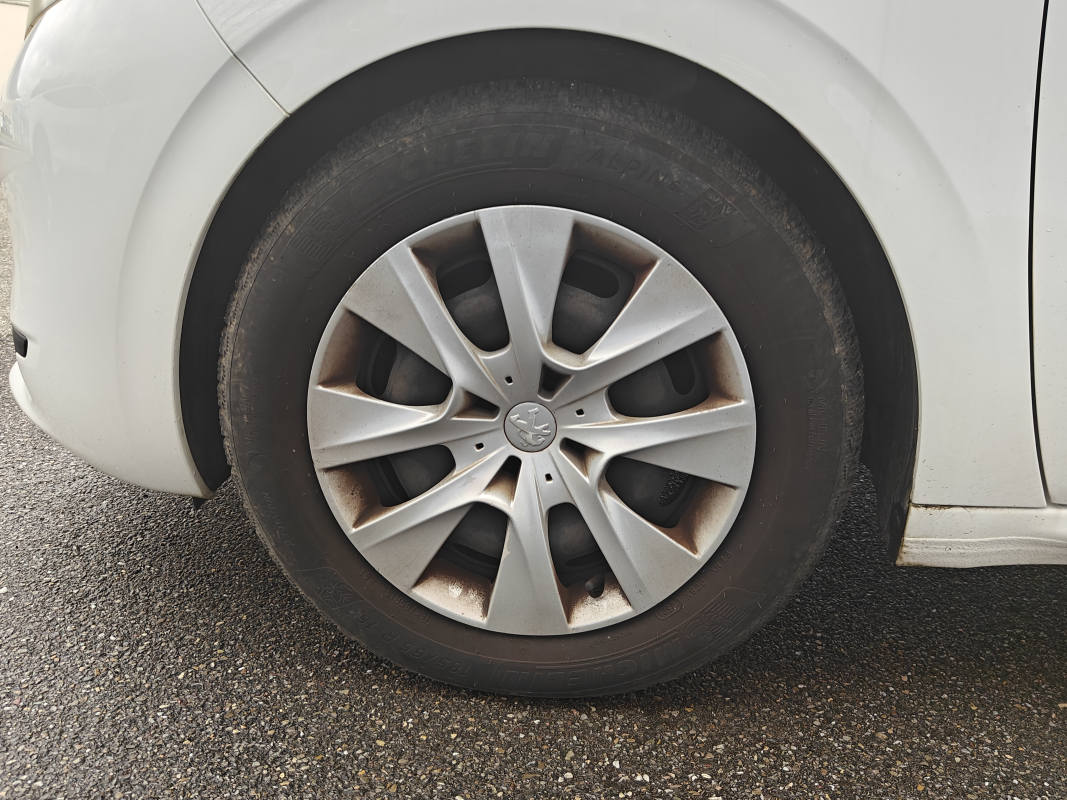 Peugeot 208 — 24