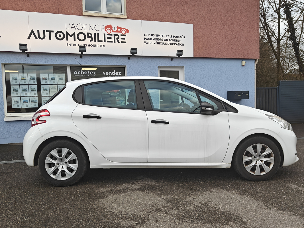 Peugeot 208 — 8