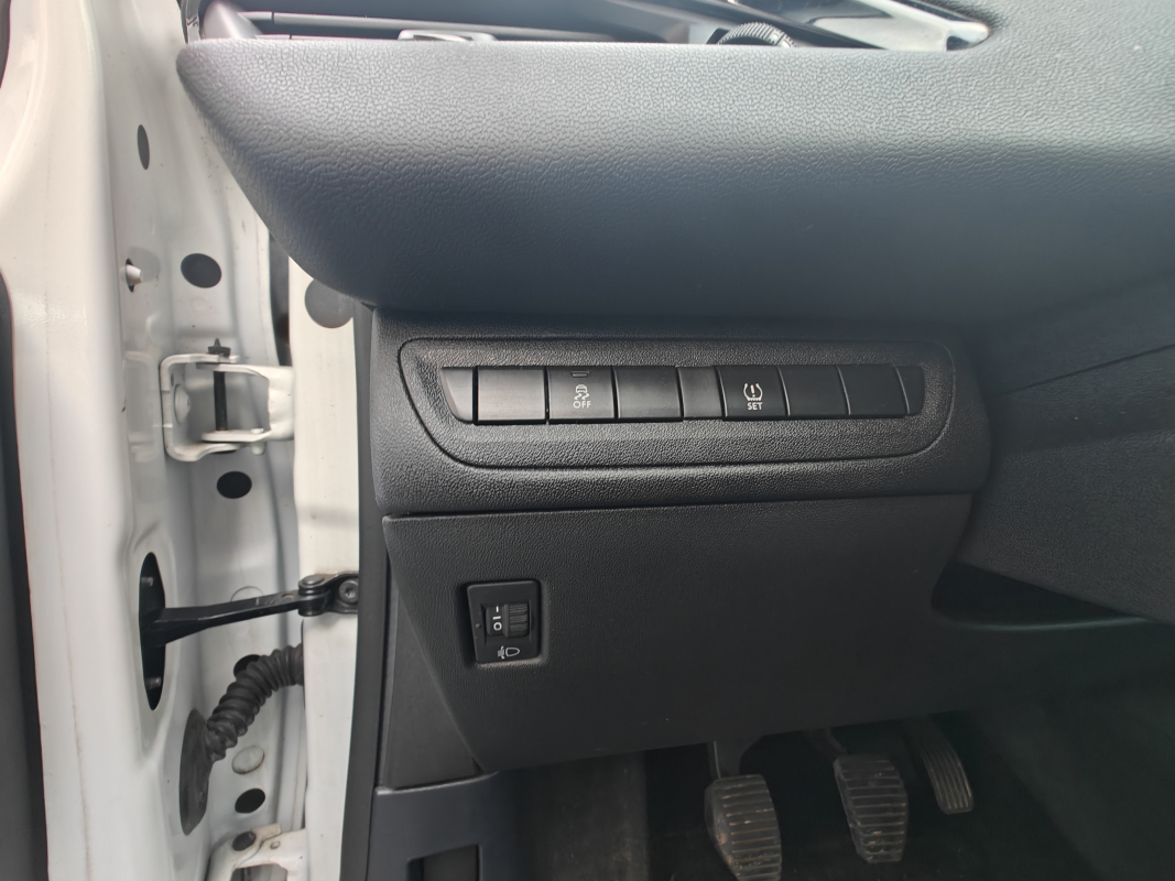 Peugeot 208 — 15