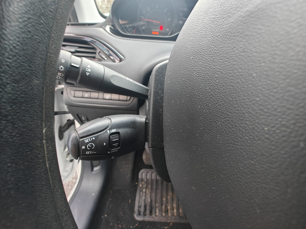 Peugeot 208 — 16