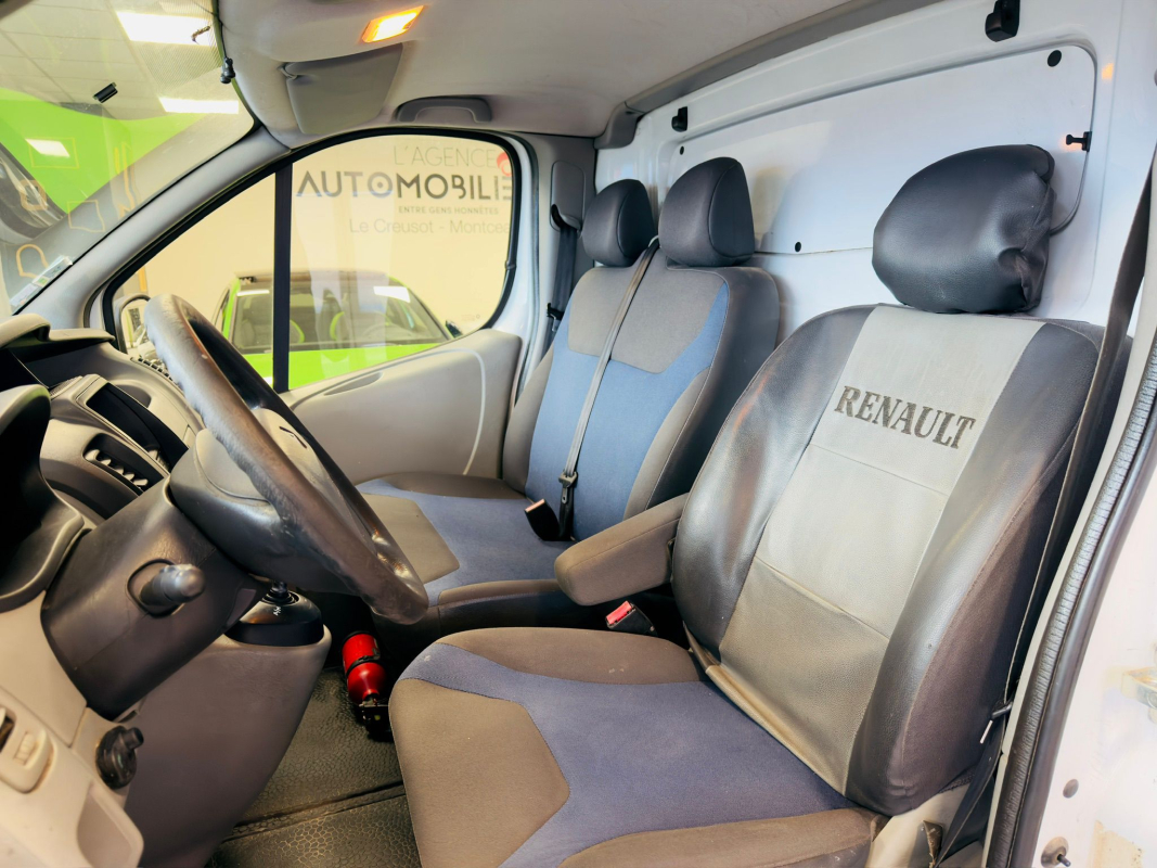 Renault Trafic — 11