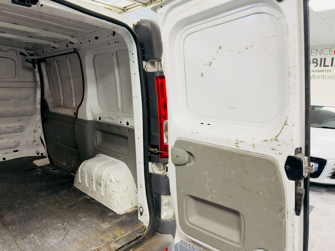 Renault Trafic — 25