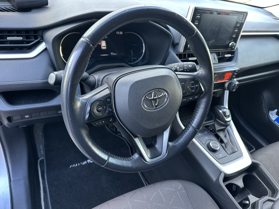 Toyota RAV4 — 16