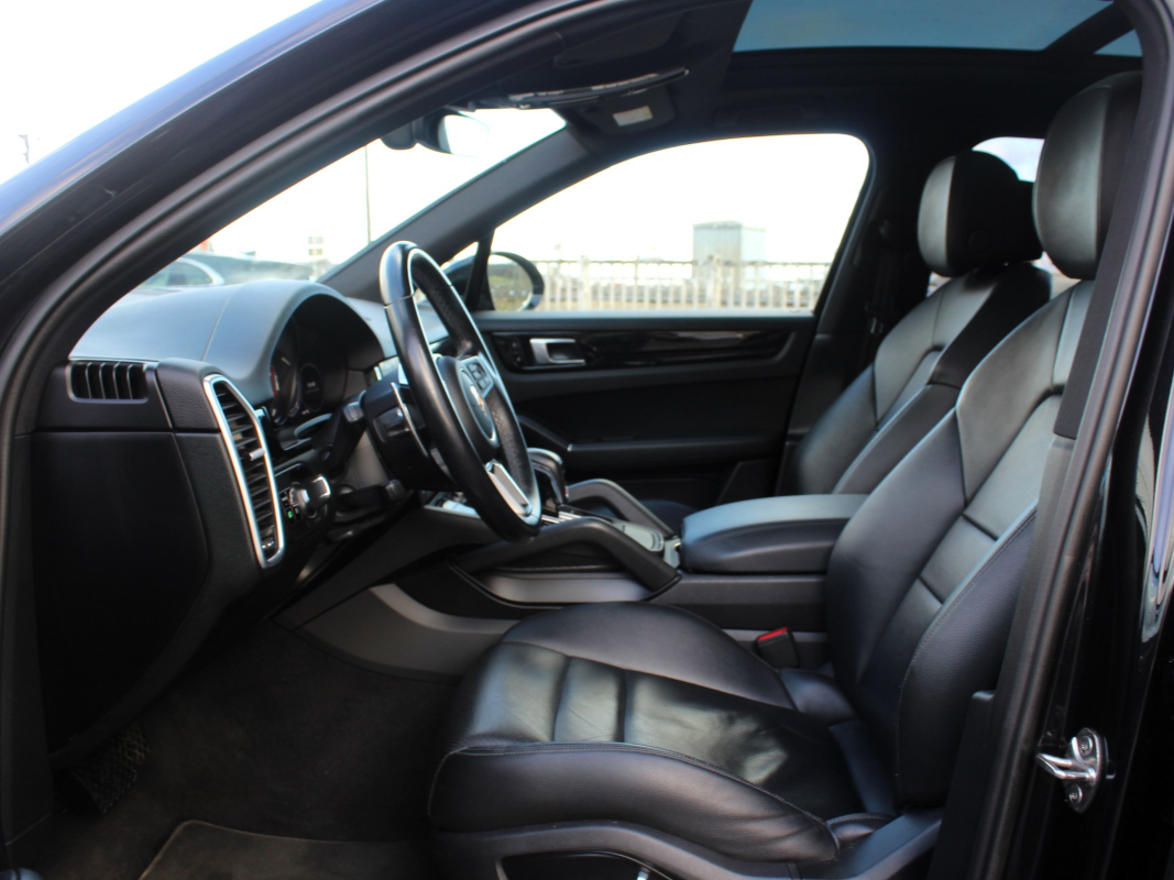 Porsche Cayenne — 10