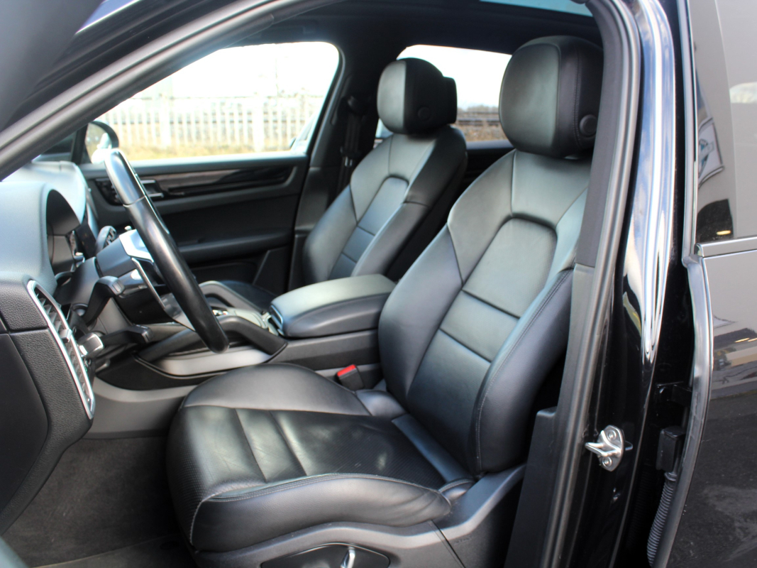 Porsche Cayenne — 26