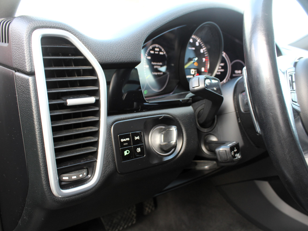 Porsche Cayenne — 38
