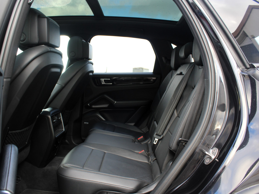 Porsche Cayenne — 11