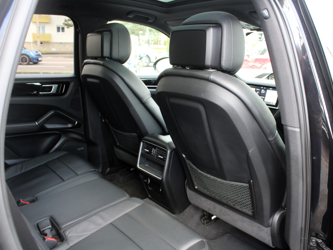 Porsche Cayenne — 31