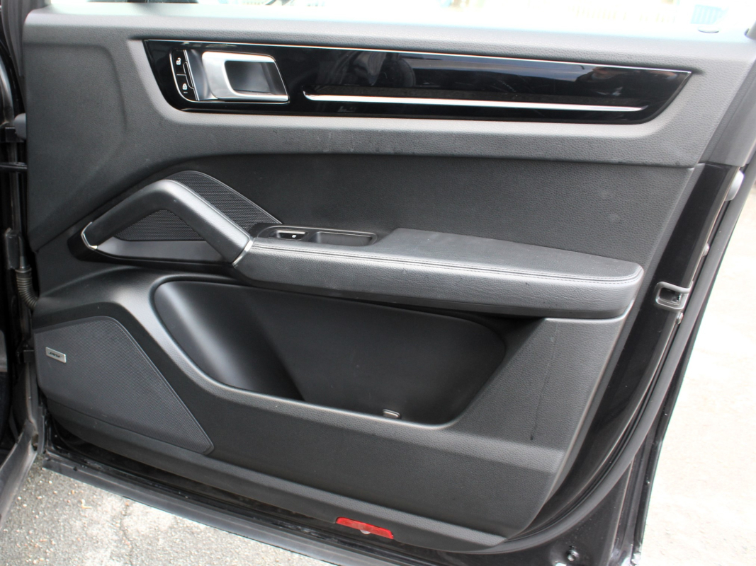 Porsche Cayenne — 30