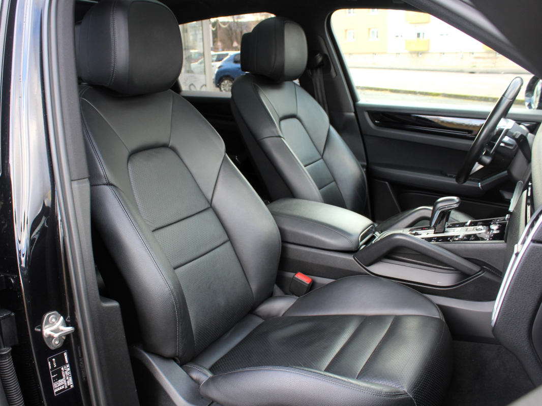 Porsche Cayenne — 34