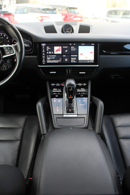 Porsche Cayenne — 35