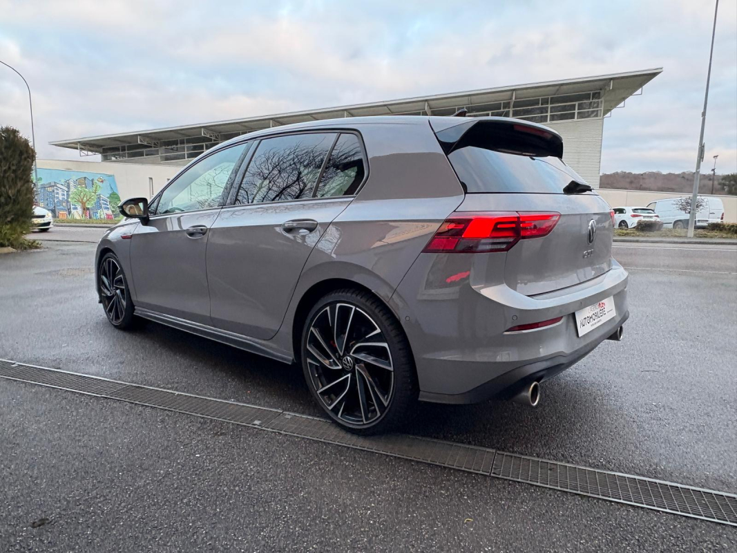 Volkswagen Golf — 5
