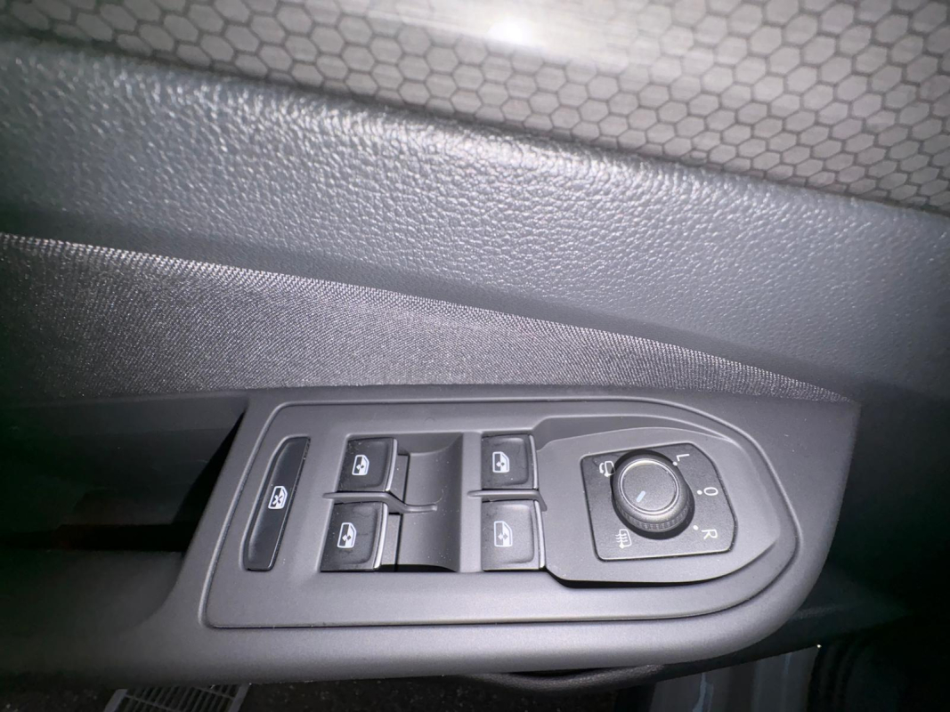 Volkswagen Golf — 32
