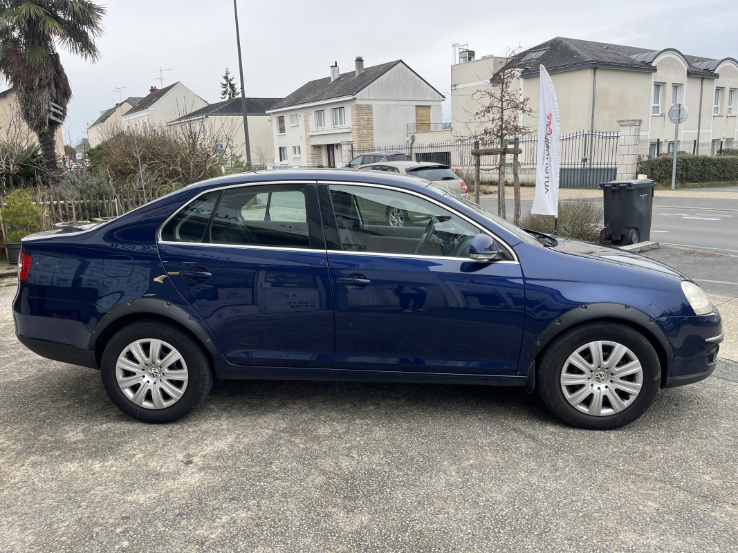 Volkswagen Jetta — 4