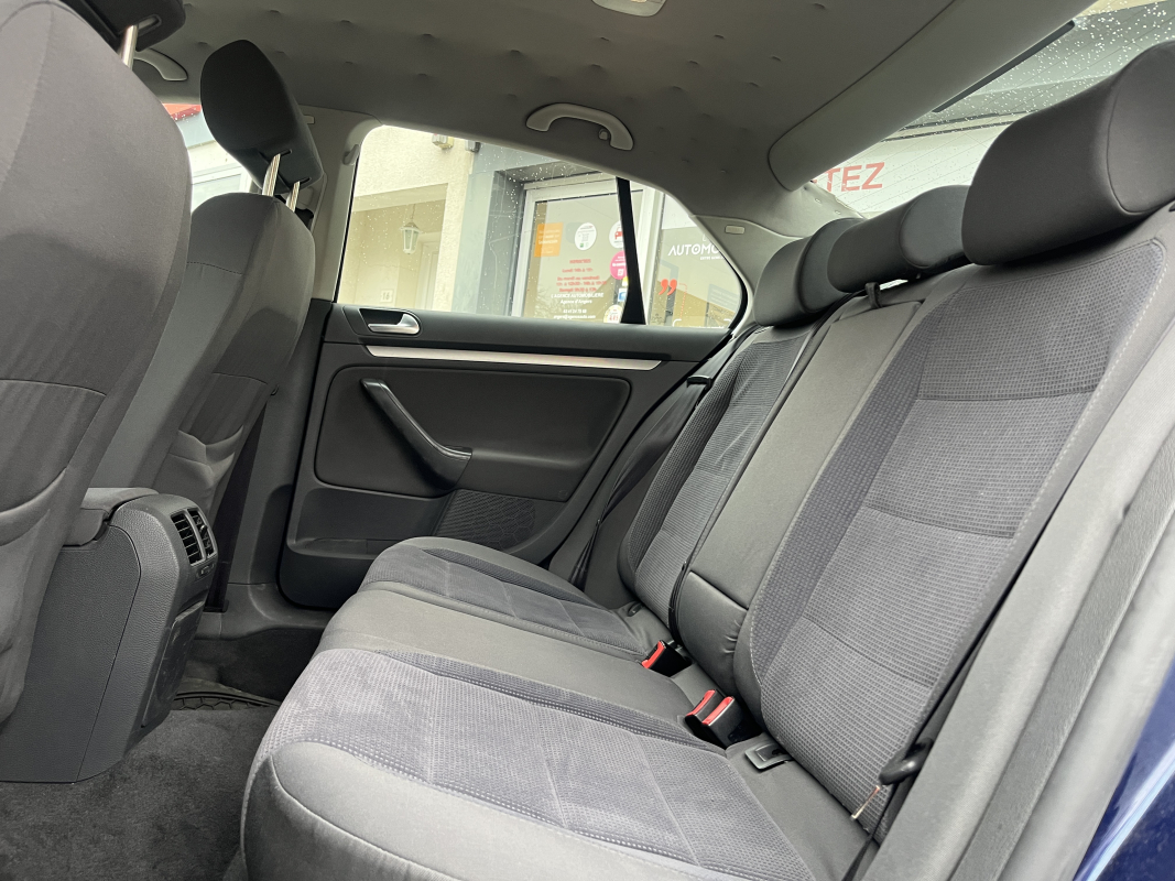 Volkswagen Jetta — 14