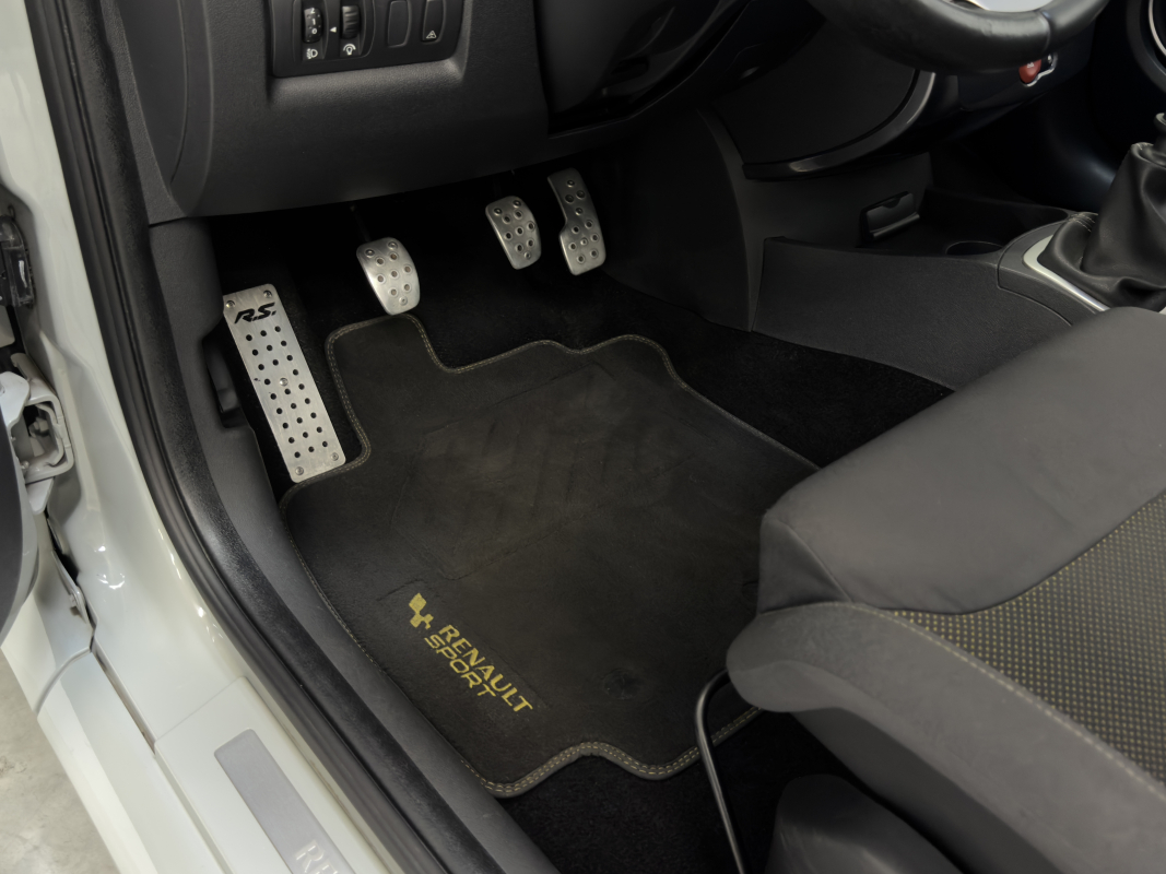 Renault Clio — 17