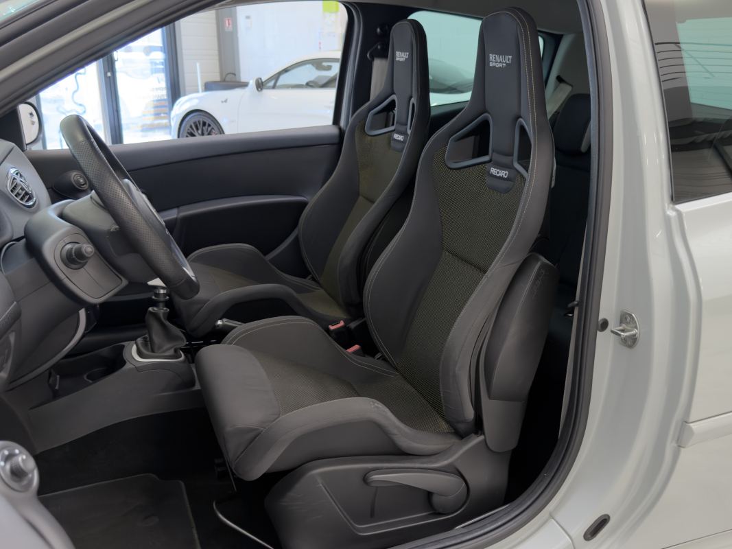 Renault Clio — 14