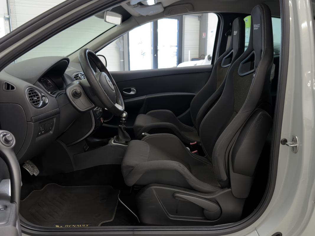 Renault Clio — 13