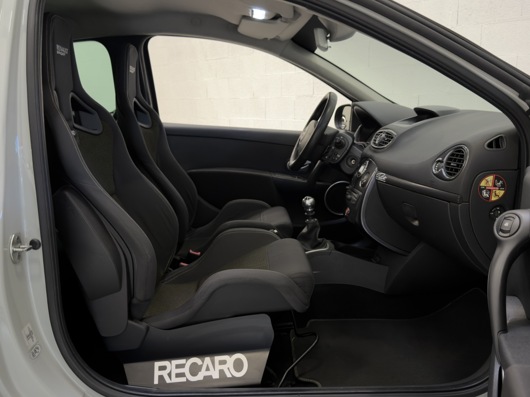 Renault Clio — 11