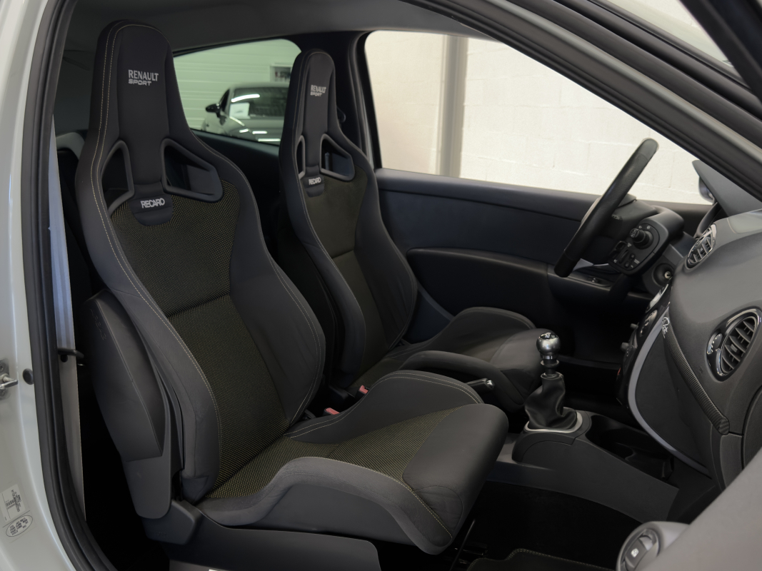 Renault Clio — 12