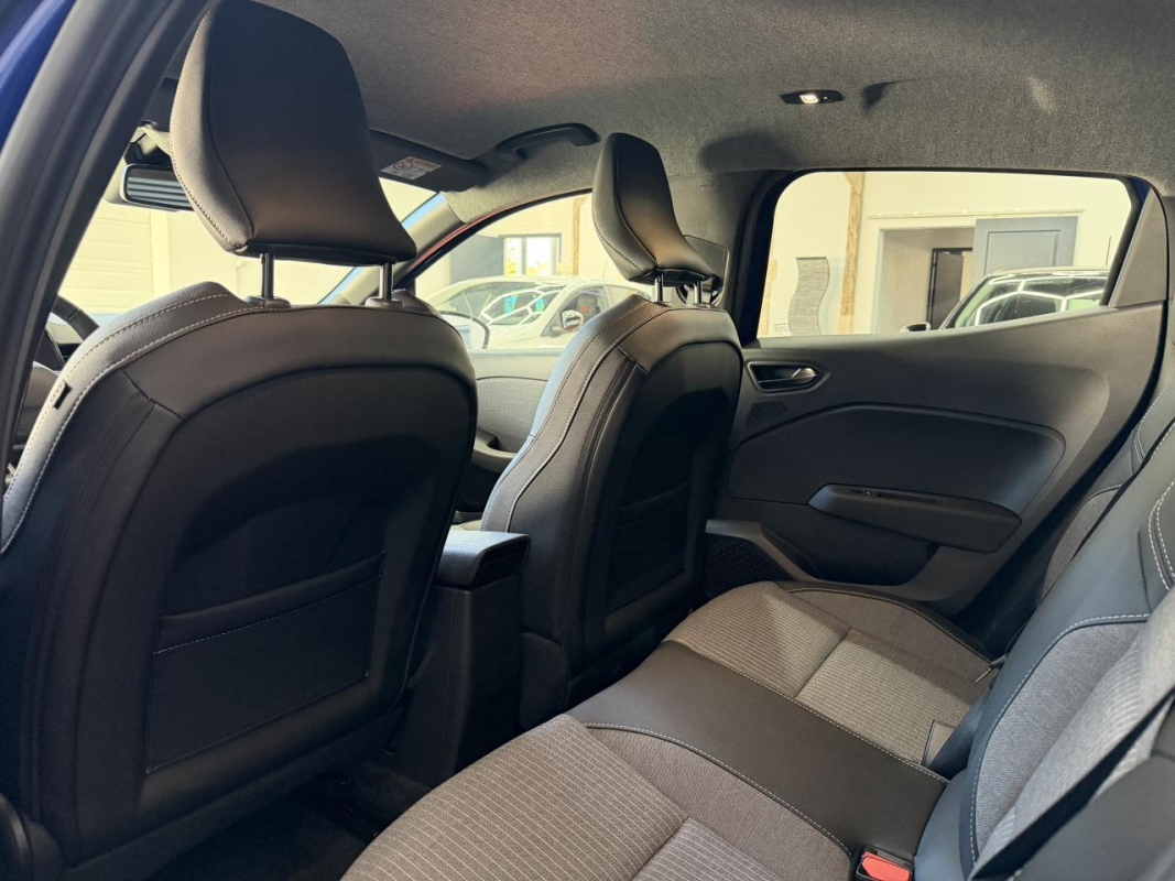 Renault Clio — 12