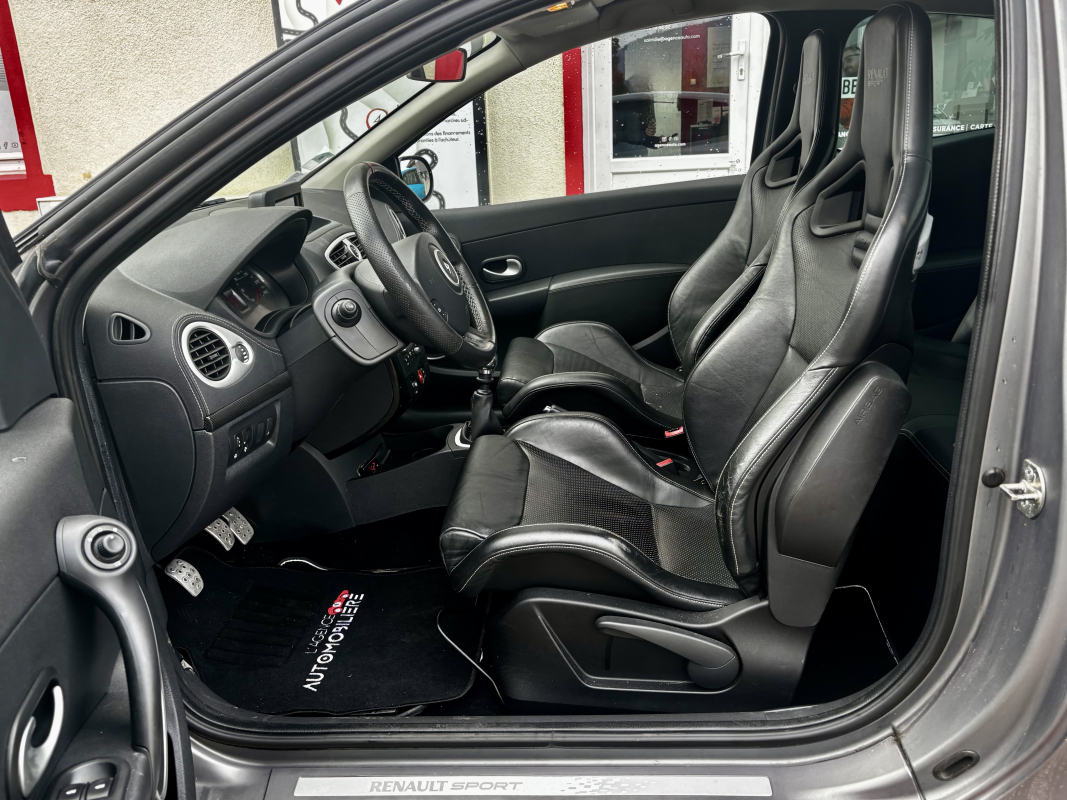 Renault Clio — 12