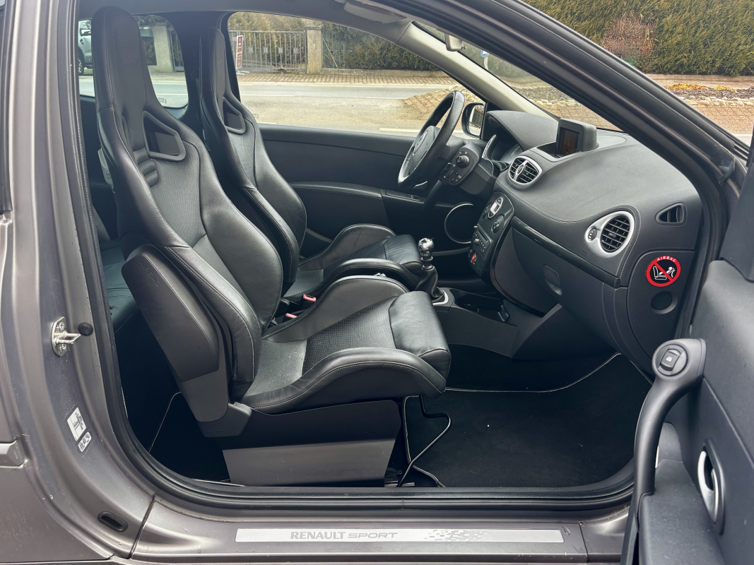 Renault Clio — 16