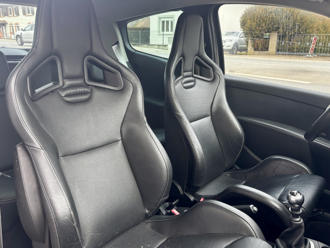 Renault Clio — 17