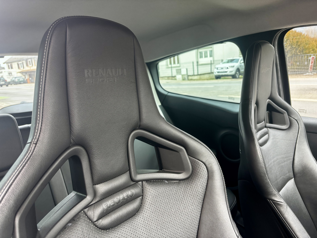 Renault Clio — 18