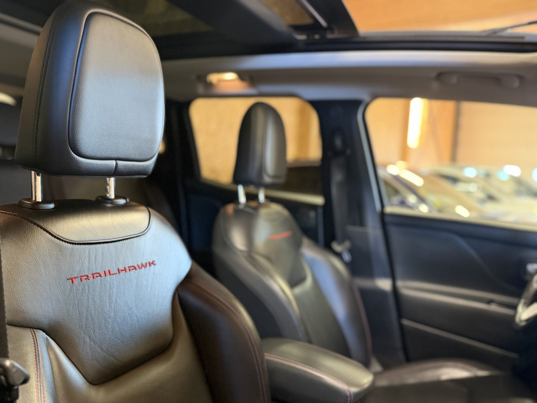 Jeep Renegade — 14