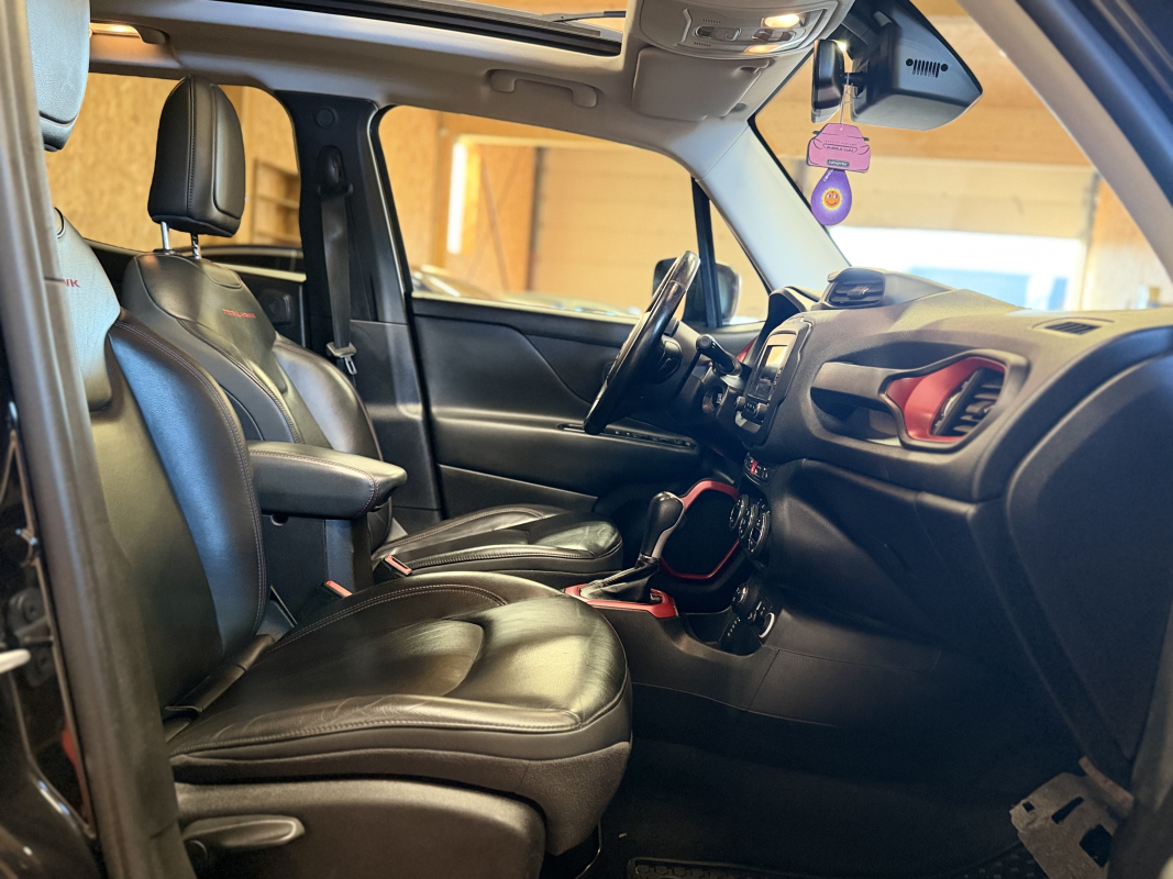 Jeep Renegade — 12