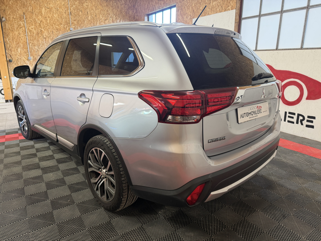 Mitsubishi Outlander — 3