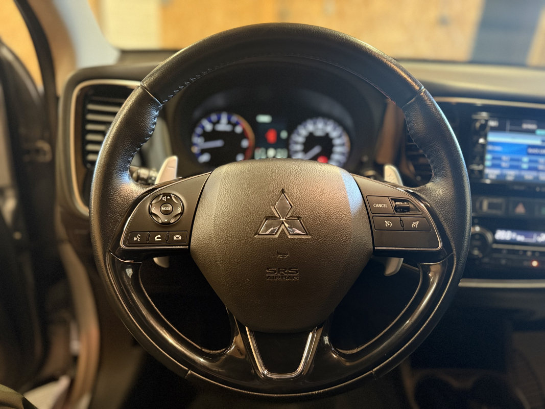 Mitsubishi Outlander — 14