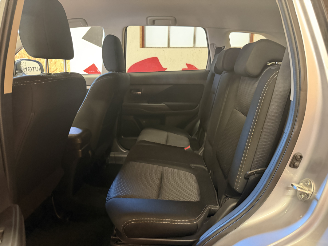 Mitsubishi Outlander — 15