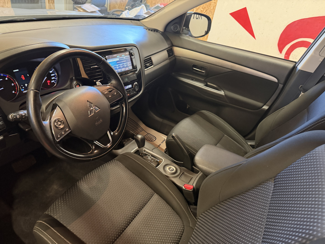 Mitsubishi Outlander — 9