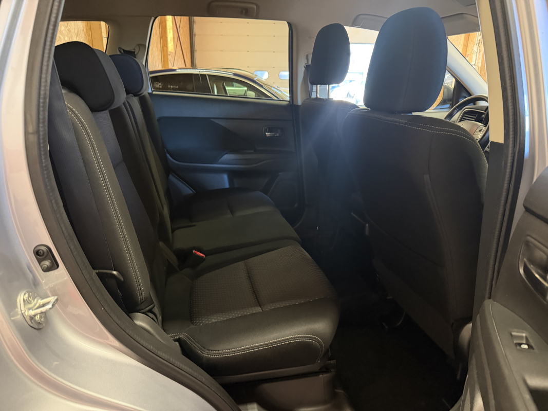 Mitsubishi Outlander — 16