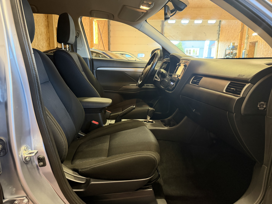 Mitsubishi Outlander — 11