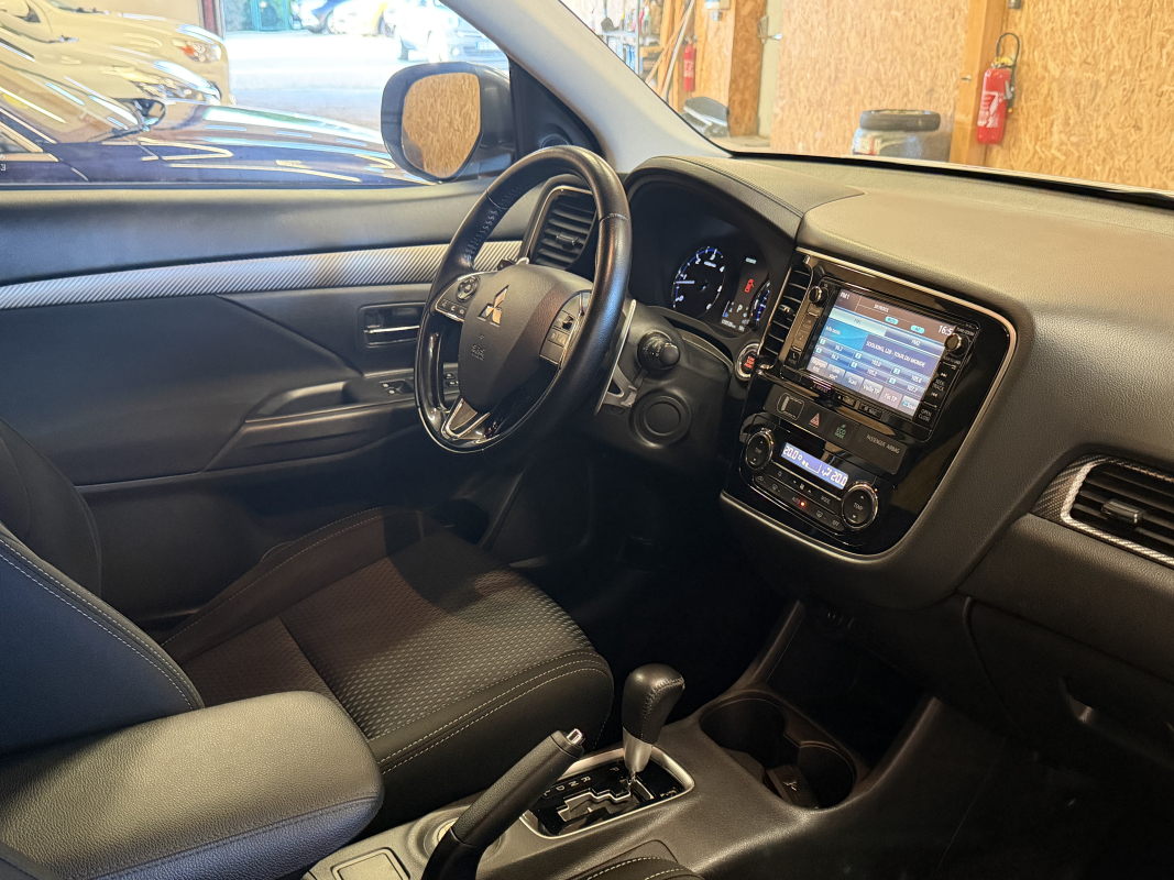 Mitsubishi Outlander — 13