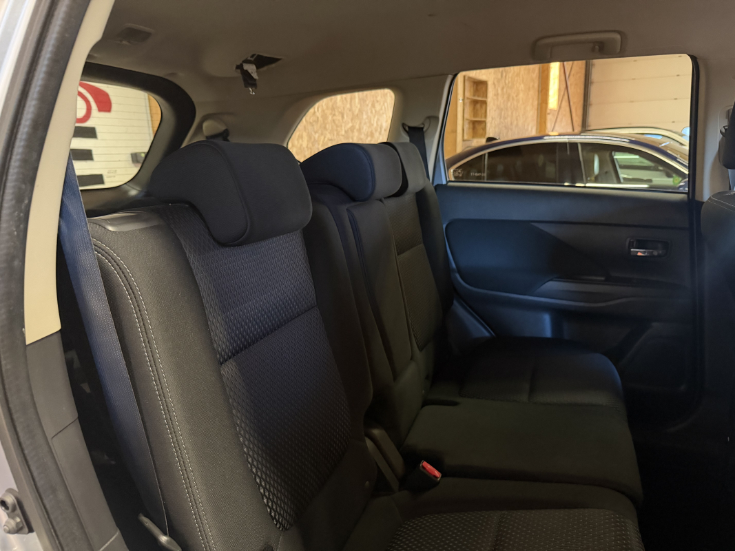 Mitsubishi Outlander — 17