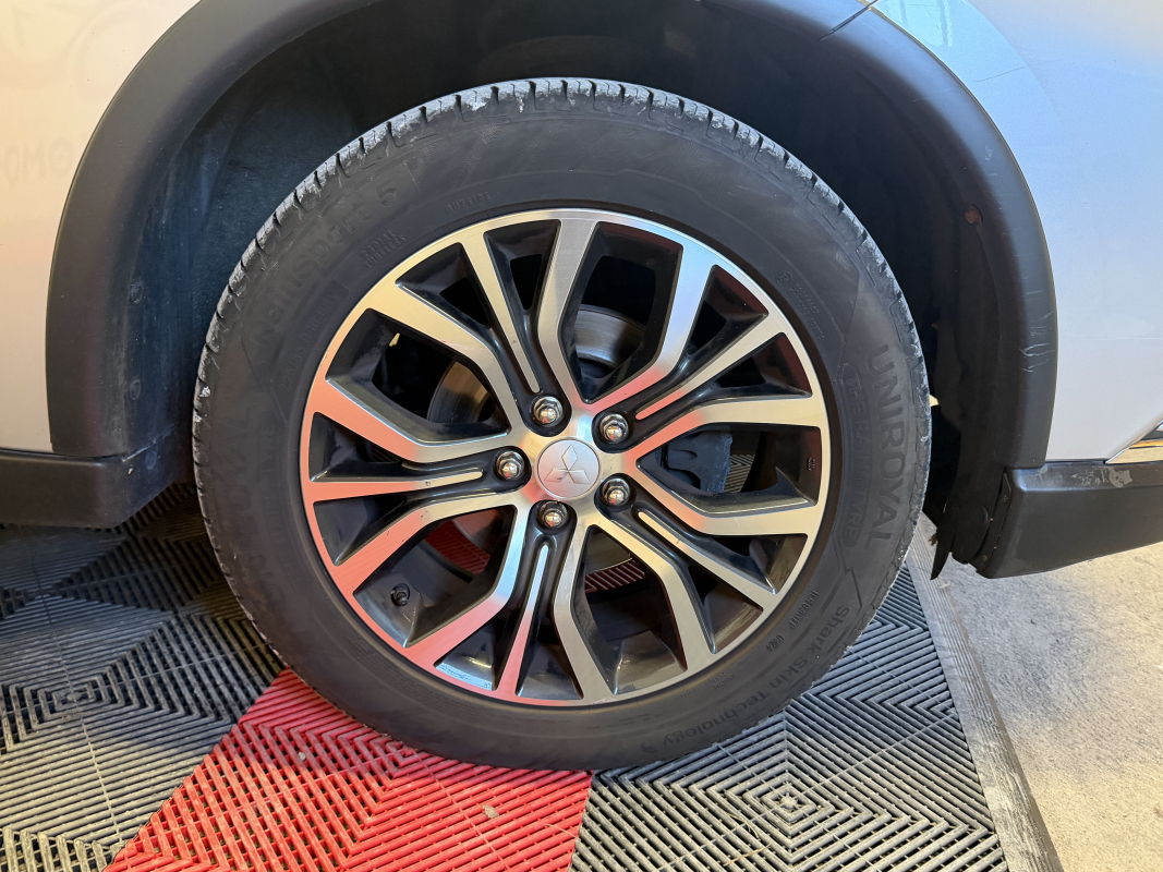 Mitsubishi Outlander — 21