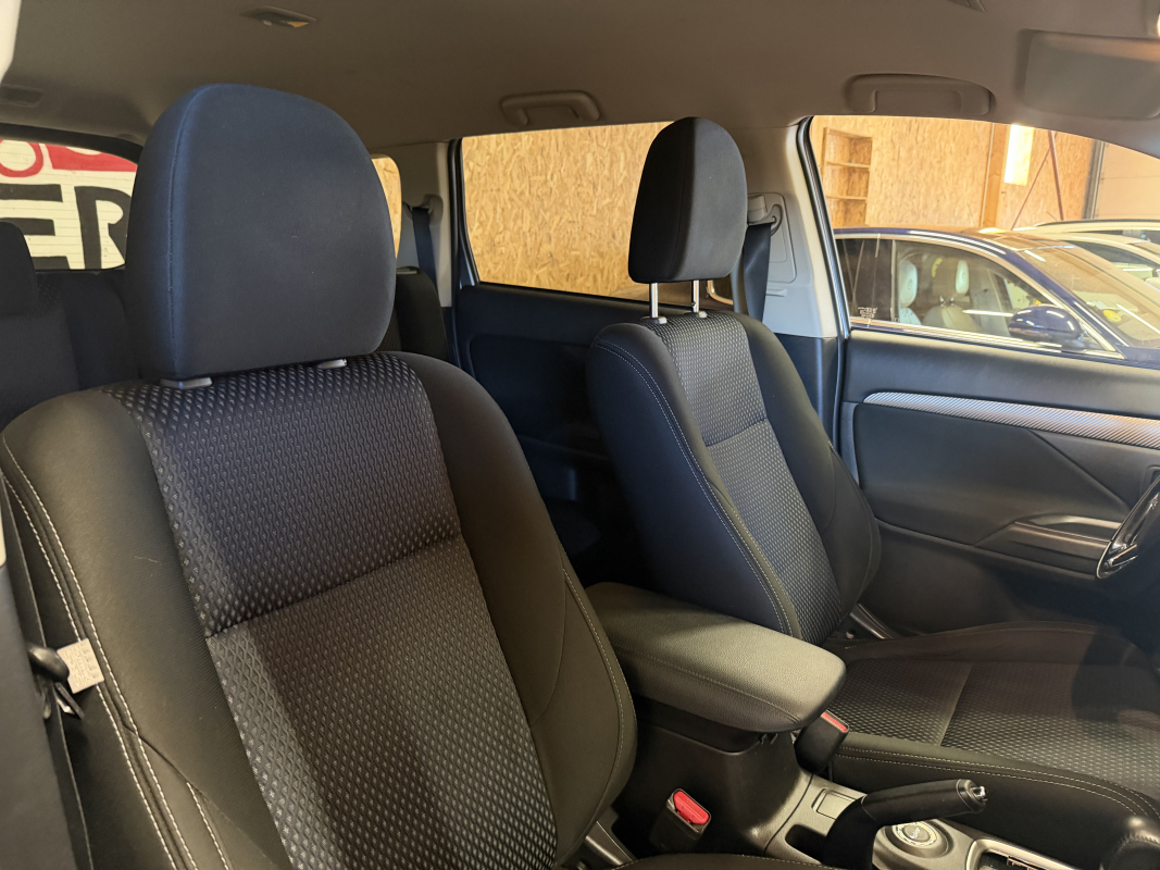 Mitsubishi Outlander — 12