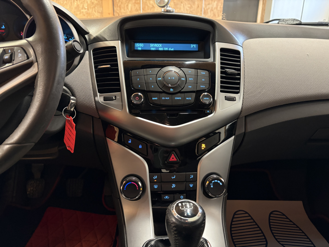 Chevrolet Cruze — 17