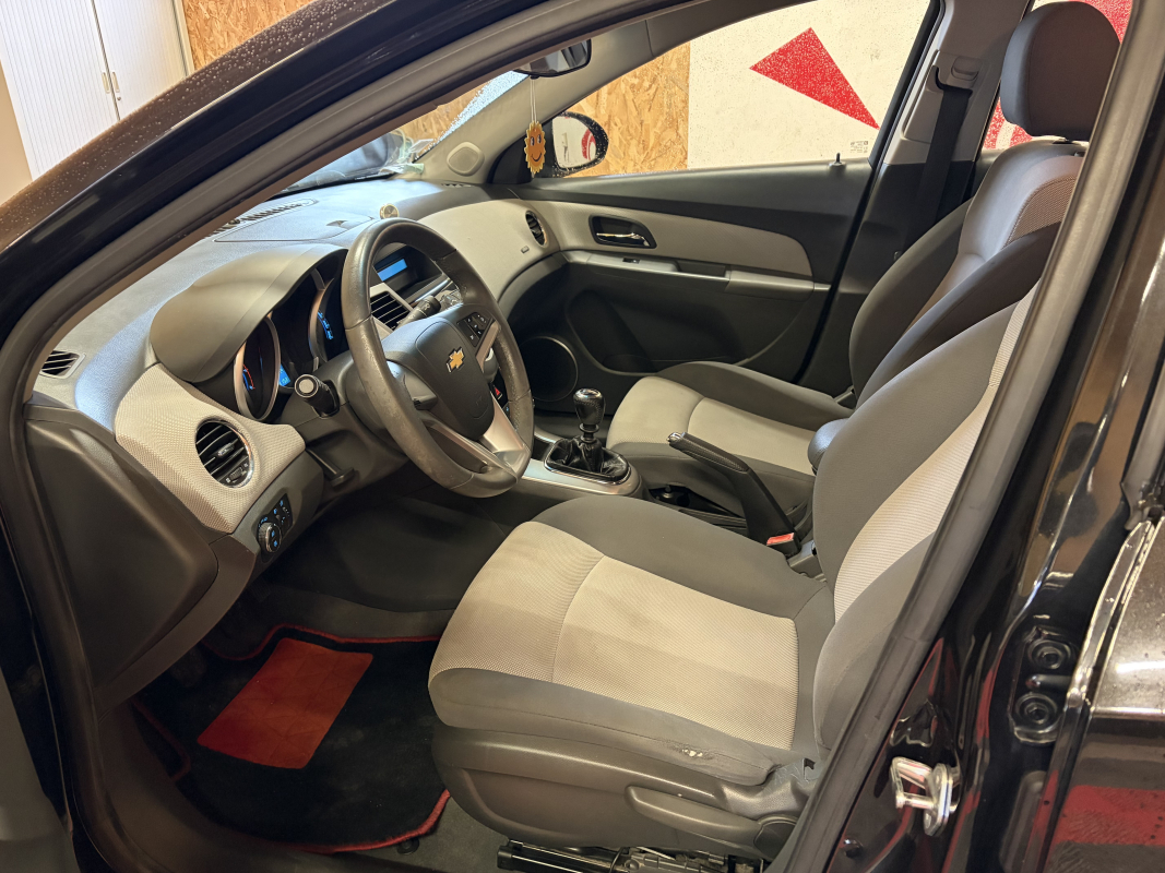 Chevrolet Cruze — 9