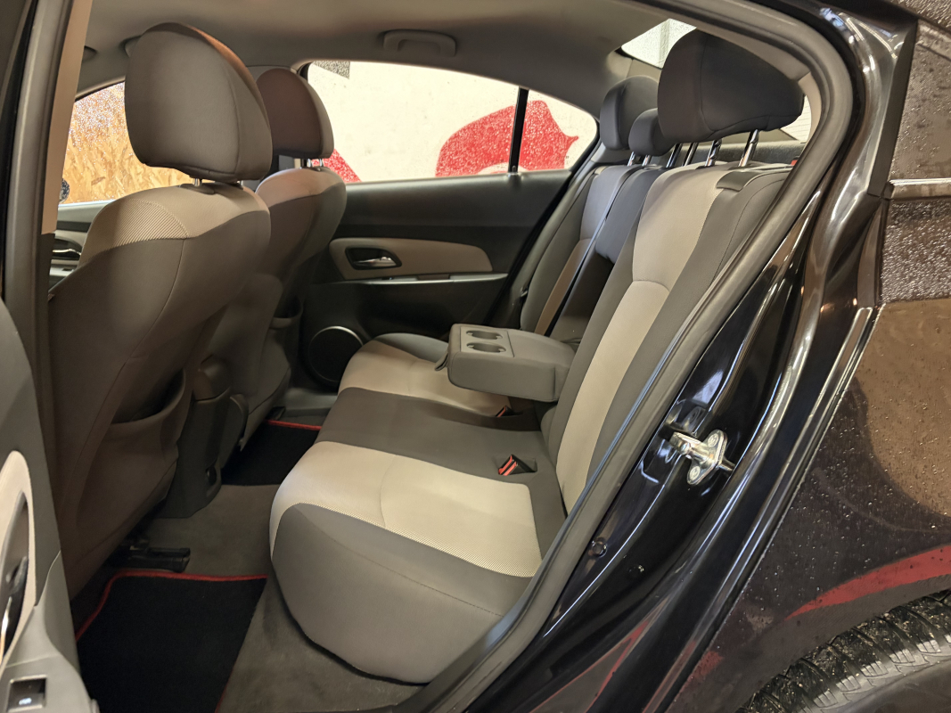 Chevrolet Cruze — 14