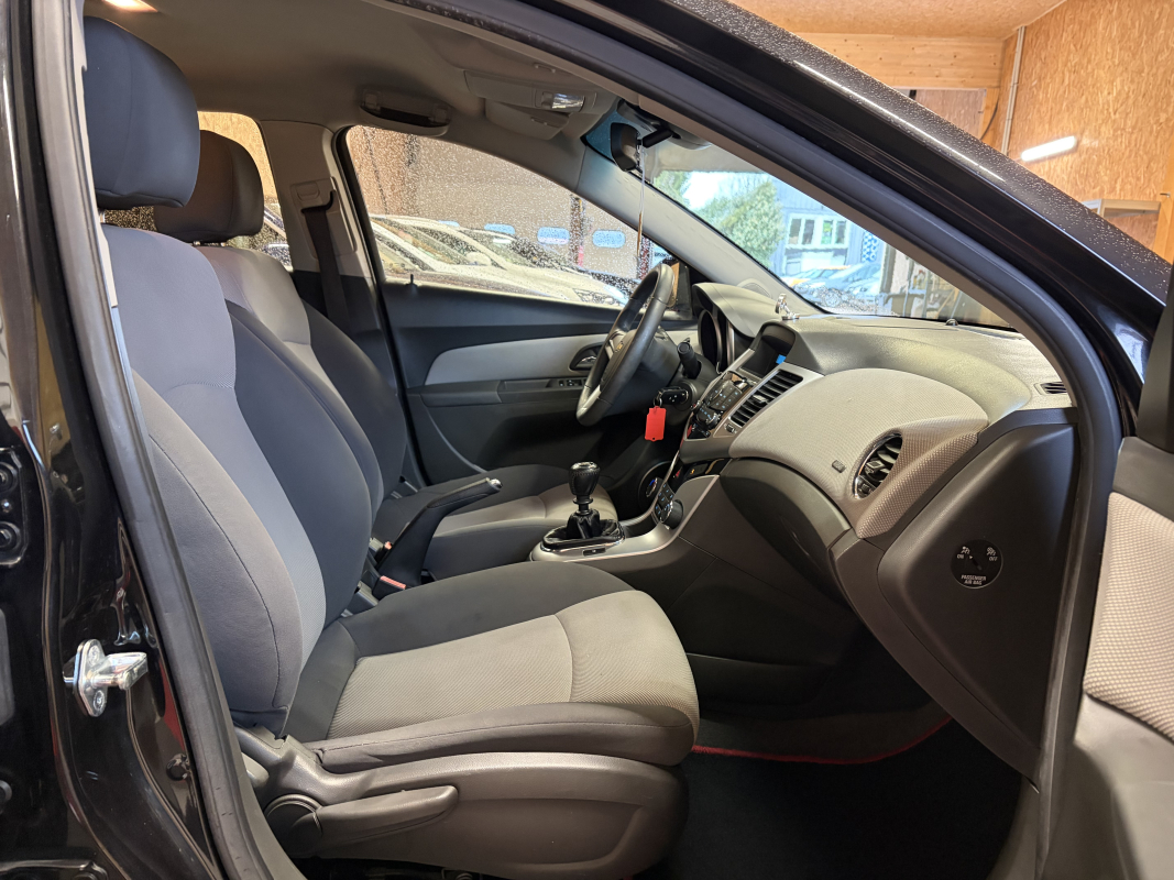 Chevrolet Cruze — 11