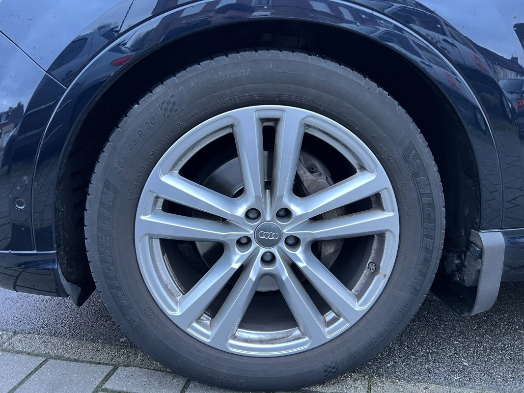 Audi Q7 — 30