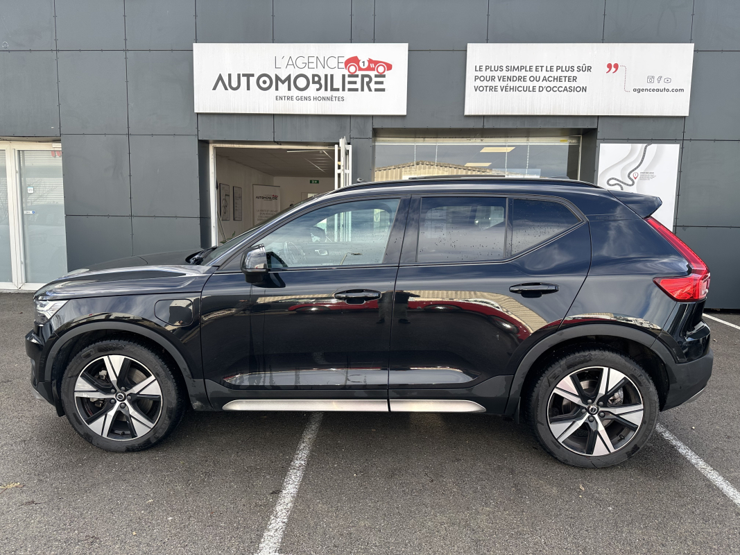 Volvo XC40 — 4