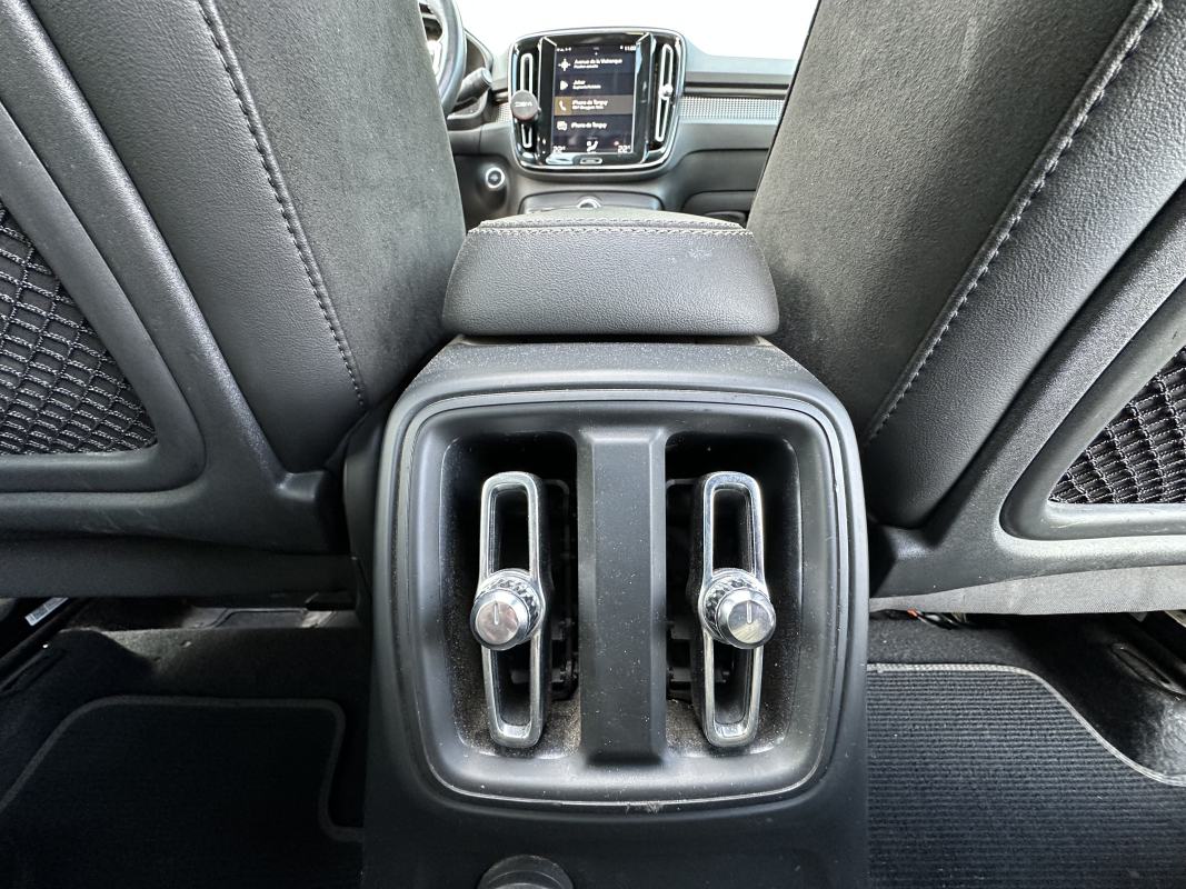 Volvo XC40 — 24