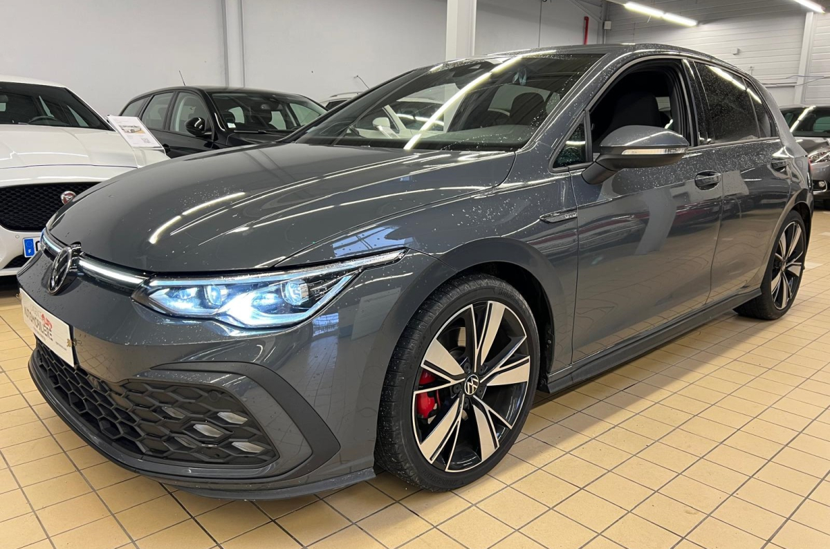 Volkswagen Golf — 4