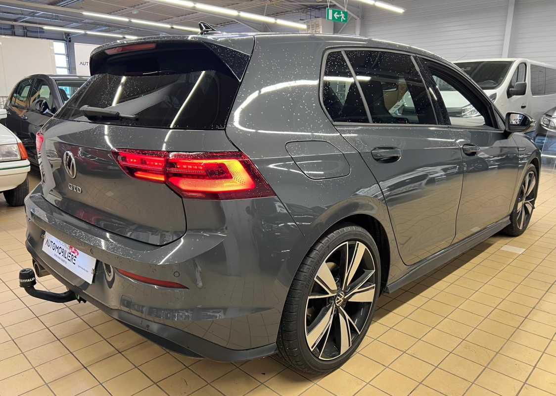 Volkswagen Golf — 8